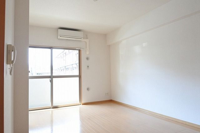 【居間・リビング】 | プラセール野芥 | 別号室の写真になります。現況優先。