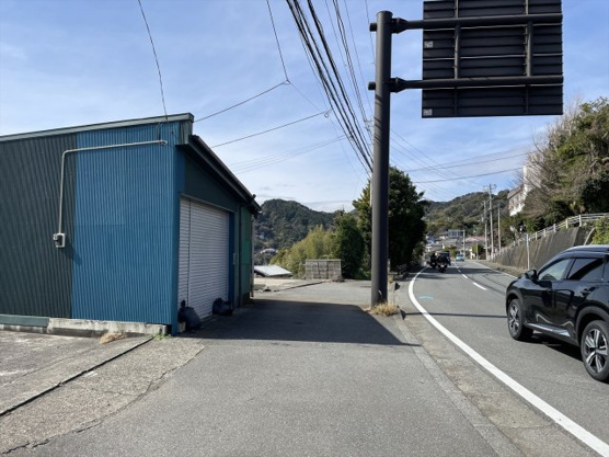 【前面道路含む現地写真】 | 東伊豆町稲取　倉庫付売地