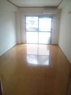 【バルコニー】 | エスポワール諸岡 | 別号室の写真になります。現況優先。
