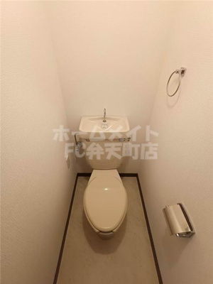 【トイレ】 | リーガル弁天町 | シンプルで使いやすいトイレです