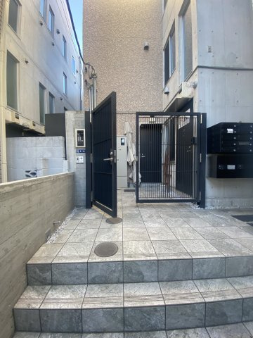 ポルトグランデ目黒かむろ坂のエントランス