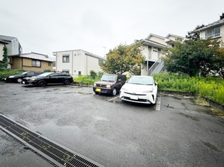 【駐車場】 | いつでも目の届く敷地内に駐車場があります♪荷物がかさばりがちなお買物にも、敷地内駐車場があると便利ですよね☆