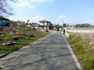 【前面道路含む現地写真】 | 土地　玉島柏島　全1区画　111.01坪 | 前面道路幅員4ｍです。