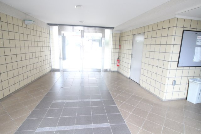 グランボヌール青葉台のエントランス