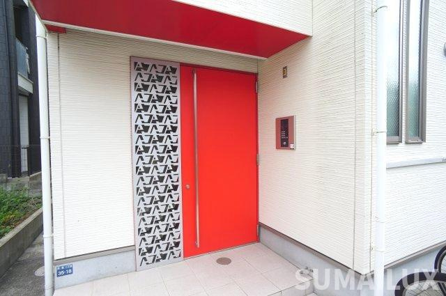 熊本市中央区黒髪２丁目のアパートのエントランス