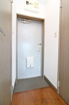 【玄関】 | M98 | 別号室の写真になります。現況優先。