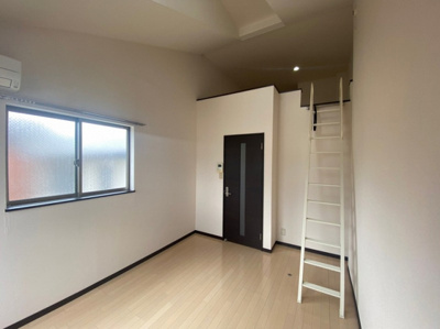 【居間・リビング】 | コンフォートベネフィス箱崎11 | 別号室の写真になります。現況優先。