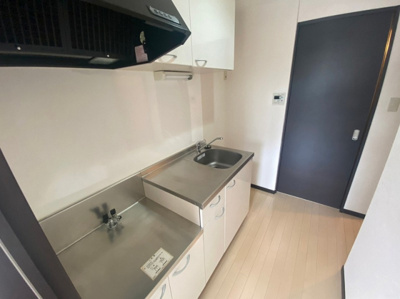 【キッチン】 | コンフォートベネフィス箱崎11 | 別号室の写真になります。現況優先。