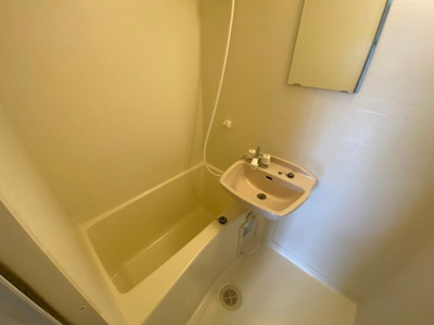 【浴室】 | コンフォートベネフィス箱崎11 | 別号室の写真になります。現況優先。