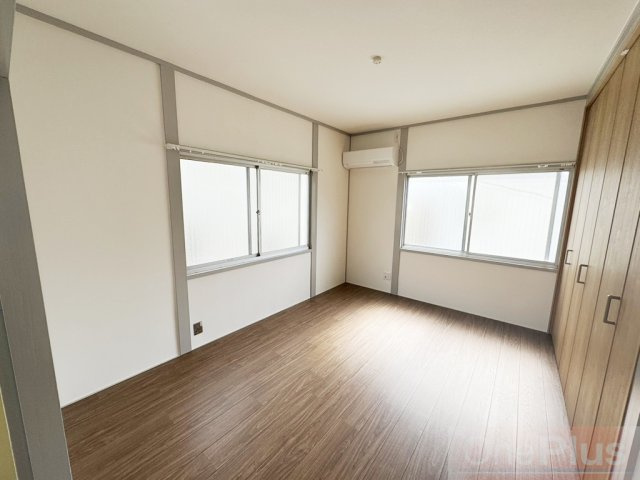 ハイツ八坂の洋室