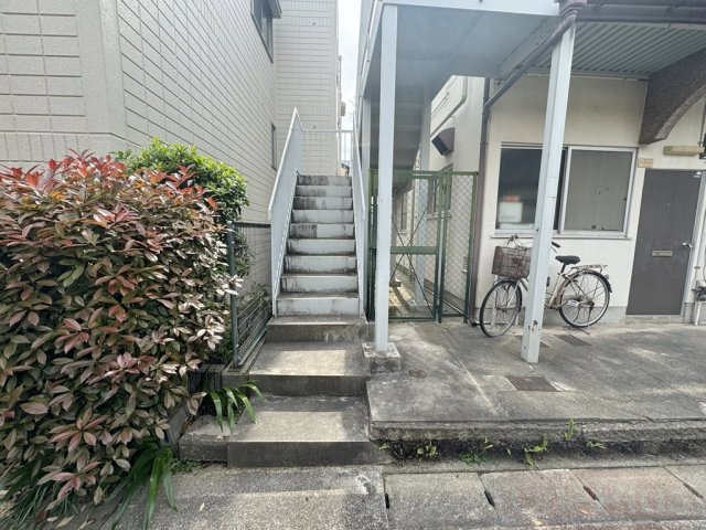 ハイツ八坂のエントランス