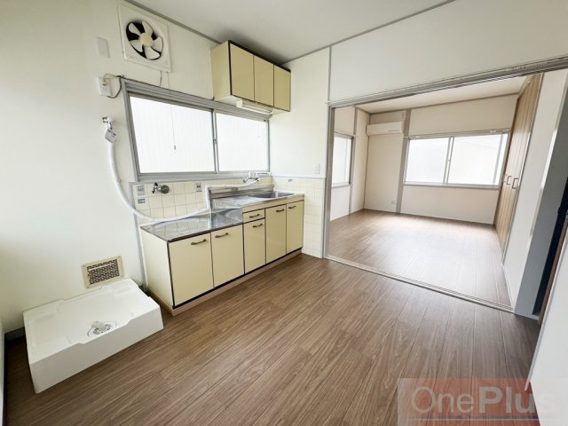 ハイツ八坂の居間・リビング