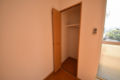 【収納】 | コンフォートベネフィス平和ヒルズ | 別号室の写真になります。現況優先。