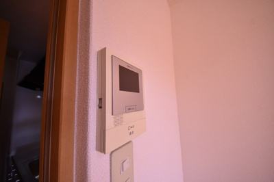 【セキュリティ】 | コンフォートベネフィス平和ヒルズ | 別号室の写真になります。現況優先。