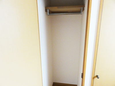 【収納】 | コンフォートベネフィス別府２ | 別号室の写真になります。現況優先。
