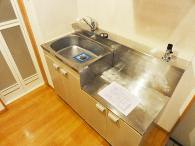 【キッチン】 | コンフォートベネフィス別府２ | 別号室の写真になります。現況優先。