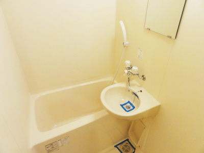 【浴室】 | コンフォートベネフィス別府２ | 別号室の写真になります。現況優先。