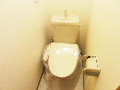 【トイレ】 | コンフォートベネフィス別府２ | 別号室の写真になります。現況優先。