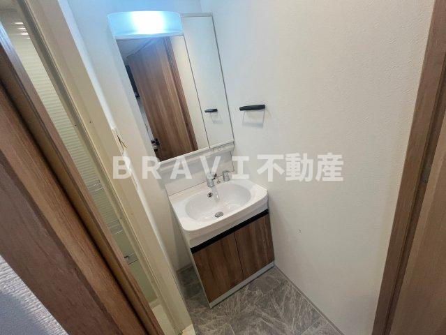 ファーストフィオーレ谷町六丁目フェリシア BRAVI不動産の独立洗面台