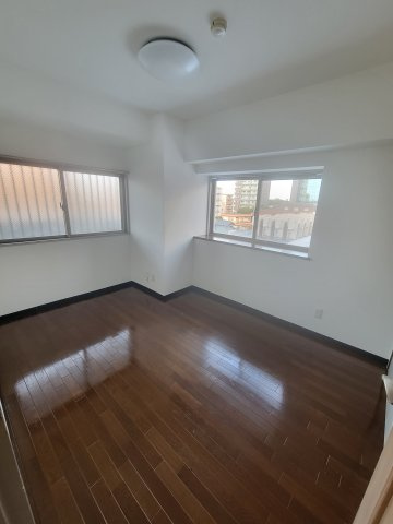 サウスウッド（SOUTHWOOD）の居間・リビング|※別部屋の写真です。