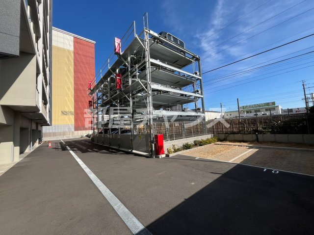 エスリード新栄グランラグジェの駐車場