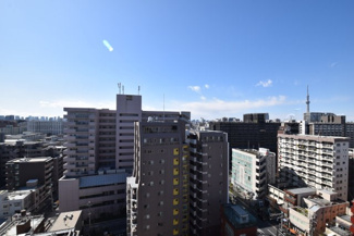 【展望】 | 眼前に広がる空の雄大さと、このお部屋の自慢の一つである「眺望」をご覧ください。毎日、この景色を独り占めできる新生活に夢が広がります。～即日のご見学可能～　お問合せはお気軽にどうぞ。