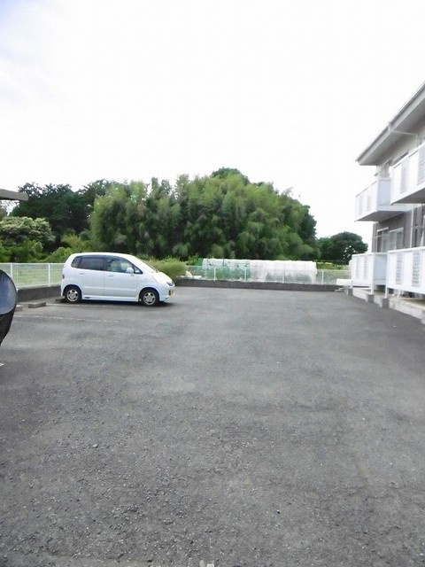 スカイパレスの駐車場