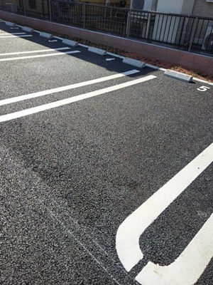 【駐車場】 | メゾンフォレスタ | 車をお持ちの方に嬉しい駐車場付きの物件です