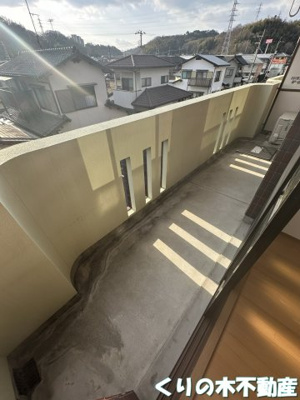 【バルコニー】 | ゴールドタウン山田Ⅱ | 開放的で明るい空間を演出してくれるバルコニーです