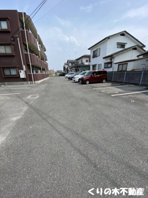 【駐車場】 | ゴールドタウン山田Ⅱ | 駐車場があるので、車を買う予定の方も安心です