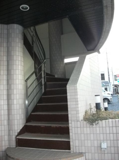 【エントランス】 | 上野ビル | 入り口階段