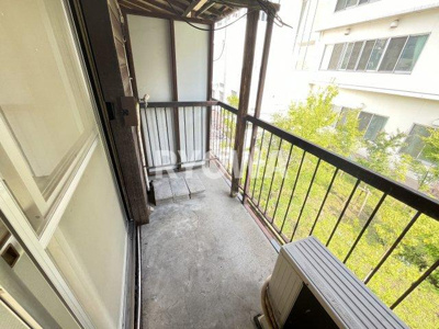 【バルコニー】 | 第三コーポ | 掲載の写真は退去前の写真となります。