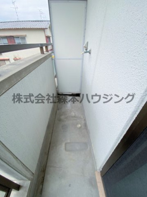 【設備】 | 　エレガンスシティー | 洗濯機置き場です