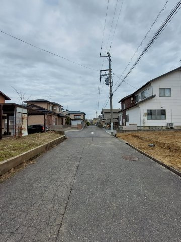 【成約済み】新潟市秋葉区新津緑町_分譲地の外観|全面道路幅員6.0m（新潟市道路台帳参照）
すれ違い通行もできますよ。