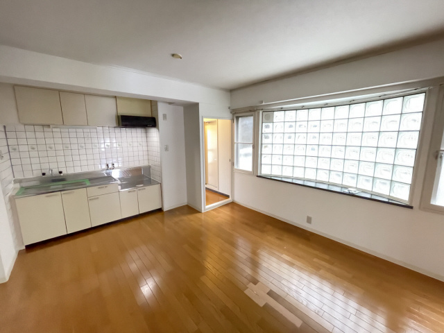 サンヒルズ芦屋1号館の居間・リビング