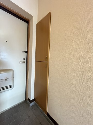 パールエステートの玄関
