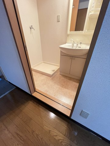 パールエステートの玄関