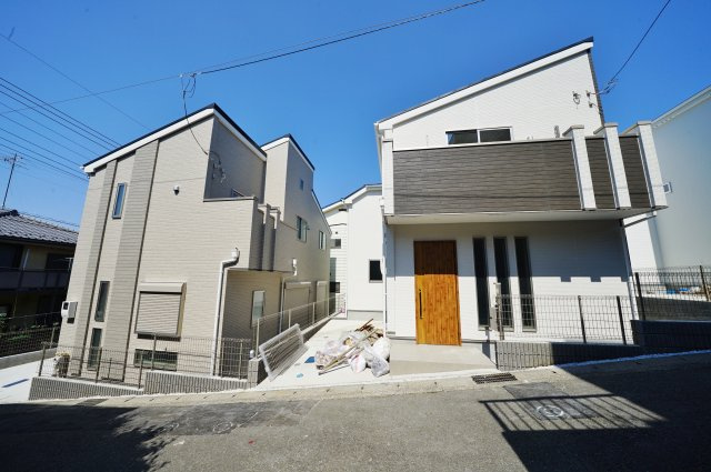 【横浜市旭区笹野台２丁目22-5全３棟新築戸建て2号棟】★仲介手数料無料★（笹野台小学校・希望ヶ丘中学校）の外観