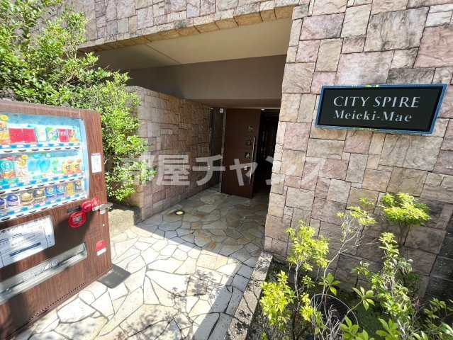 CITY SPIRE 名駅前のエントランス
