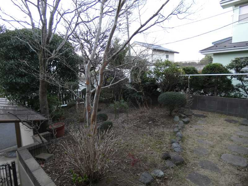 北国分一丁目貸家の庭