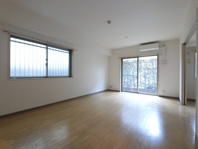 エリューディ船橋本町の居間・リビング