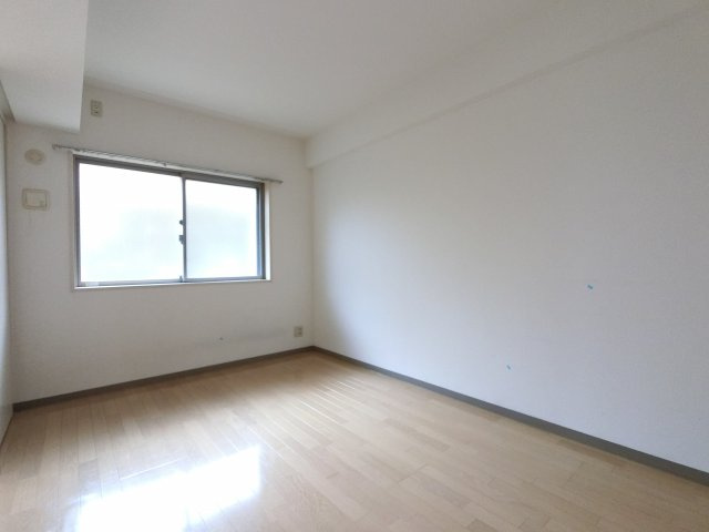 エリューディ船橋本町の洋室