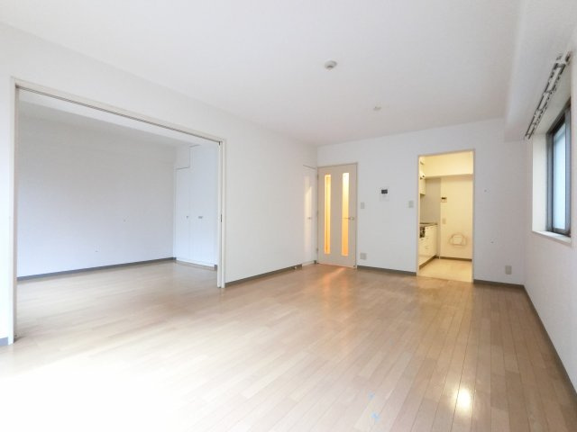 エリューディ船橋本町の居間・リビング