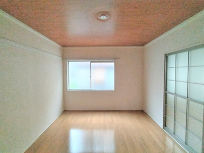 ハンガーラック付きの洋室♪