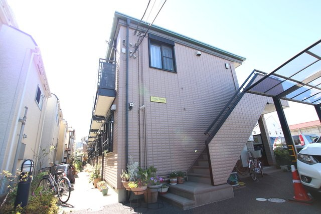 ２階建て軽量鉄骨アパートです