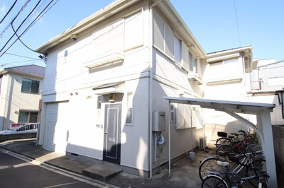 ★早稲田通りの南側に入った住宅地に立地のアパートです★