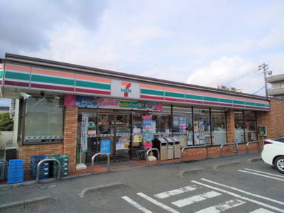 セブンイレブン日野税務署前店まで600m