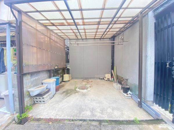 和歌山市北出島　中古戸建の駐車場