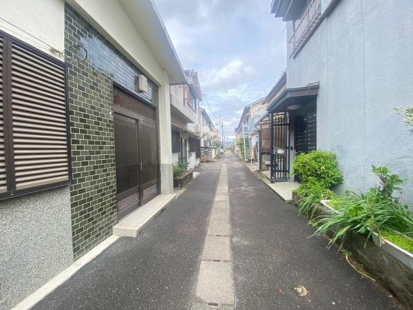 和歌山市北出島　中古戸建の前面道路含む現地写真