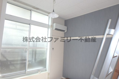 【寝室】 | サンライズ城東 | 落ち着いた色調の寝室です